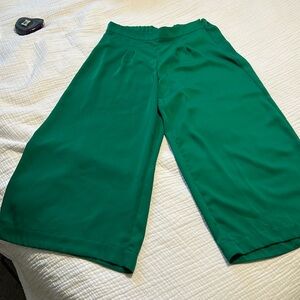 Very cute bright green crops trousers